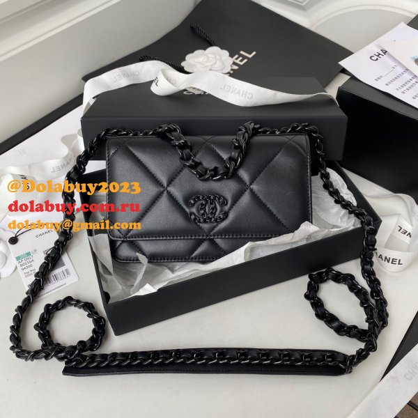 Best Quality Replica New WOC AP0957 19 Wallet Chain Glossy Calfskin Bag